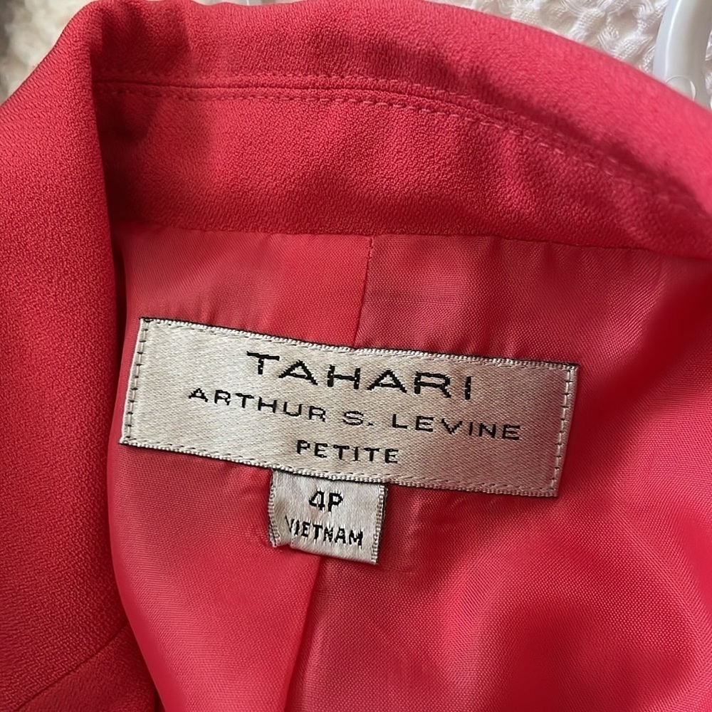 EUC Tahari Women’s Petite Hot Coral Blazer 3/4 sleeves in size 4 - Picture 6 of 7